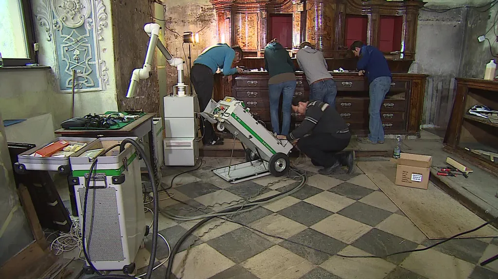 Laser pomůže odkrýt vrstvu z 18. století