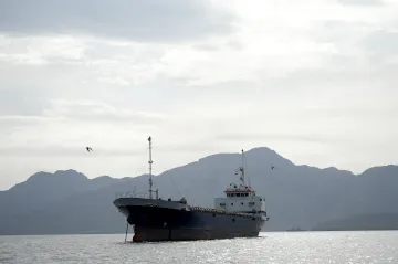 Zničíme íránské lodě, které se přiblíží k americké blokádě, hrozí Trump