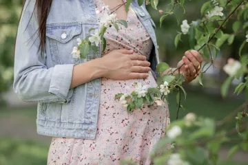 S marihuanou přestaňte ještě před otěhotněním, rizika pro dítě jsou značná, varují vědci