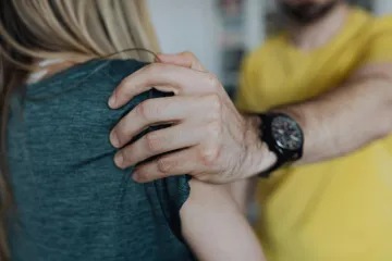 Obtěžuje vás někdo v MHD či na ulici? Ruce před sebe a vykejte, radí expertka