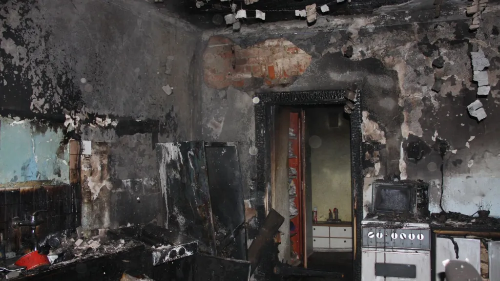 Požár zcela zničil interiér domku