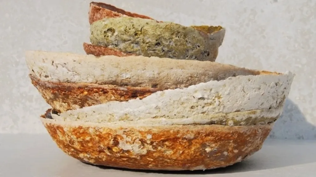 Mísy vyrobené z ovoce, zeleniny a lnu (design: Renee Boute)