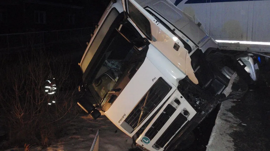 Nehoda kamionu v Pitíně na Uherskohradišťsku