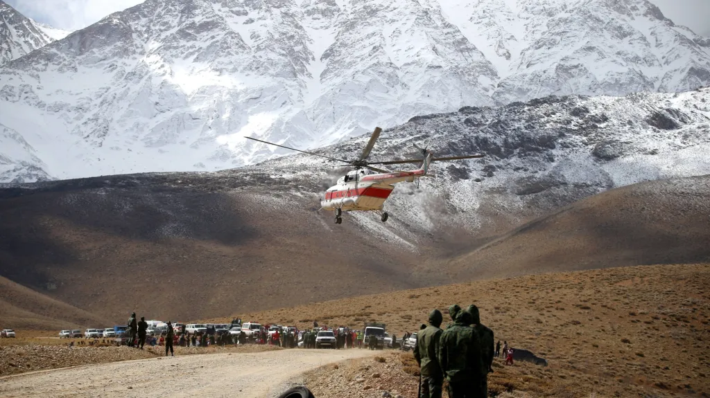 Pátrání po troskách zříceného letounu v Íránu