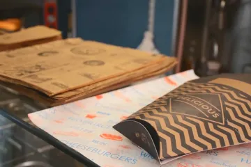 Věčné chemikálie vymizí z obalů i oblečení. Důvodem jsou zdravotní rizika