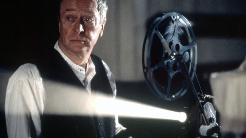 Michael Caine ve filmu Pravidla moštárny