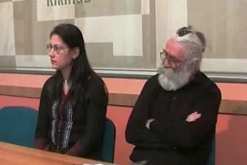 Karadžić poprvé před soudem: Genocida, válečné zločiny a zločiny proti lidskosti