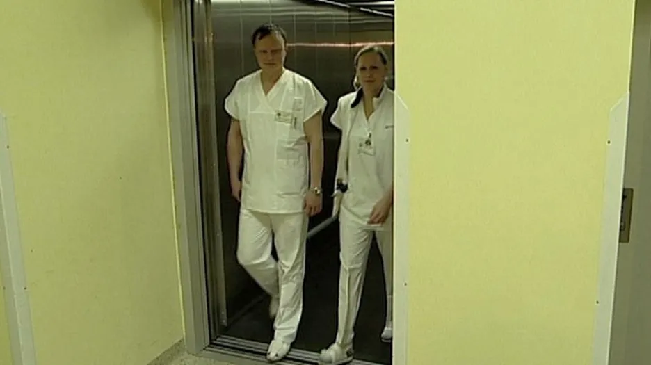 Výtahy přidělaly krnovské nemocnici i městu vrásky.