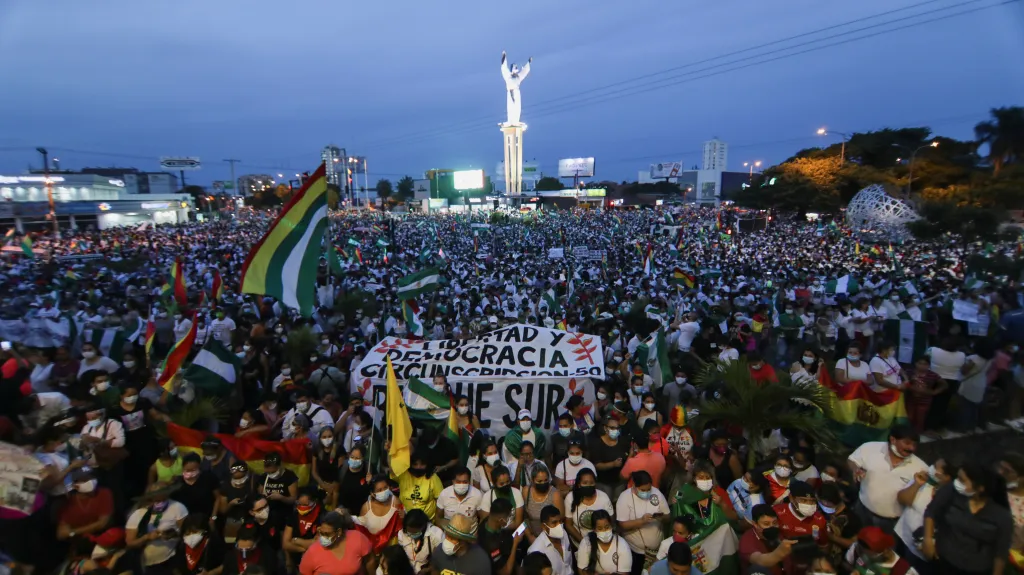 Demonstrace proti uvěznění bolivijské exprezidentky Jeaniny Áňezové