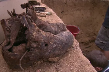 Ostatky německých vojáků odpočívaly desítky let vedle rodinného domu