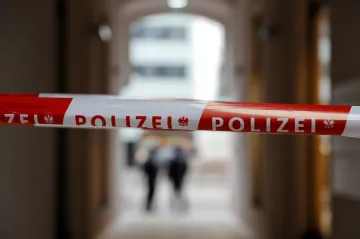 Při razii u Vídně se našly chemikálie a zásoba zbraní. Vlastník mohl chystat bomby