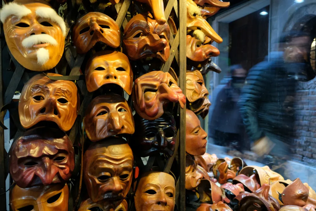 V Benátkách začal tradiční karneval, jeho letošním motivem je „láska“