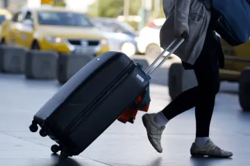 Část klientů cestovních kanceláří řeší problémy s vrácením peněz za zrušené zájezdy