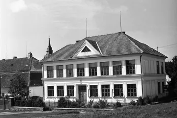 Kolem případu tří zastřelených ve škole v Babicích zůstaly nejasnosti, posloužil jako záminka k represím