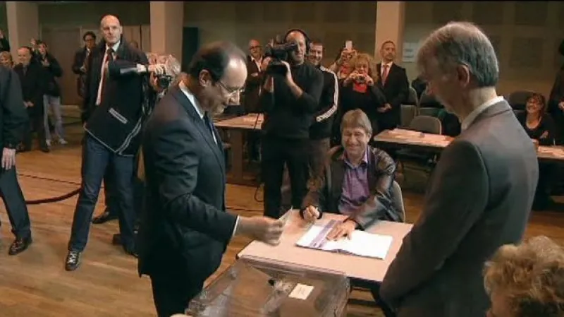 Francie má nového prezidenta z řad socialistů