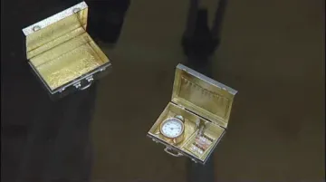 Miniaturní díla šperkaře Karla Bartošíka
