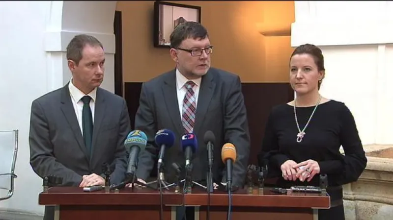 O Peake v čele obrany K9 nerozhodla