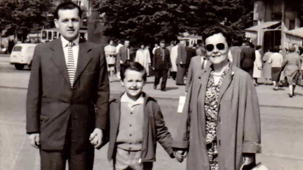 Karel Hrubý s manželkou a synem v roce 1960