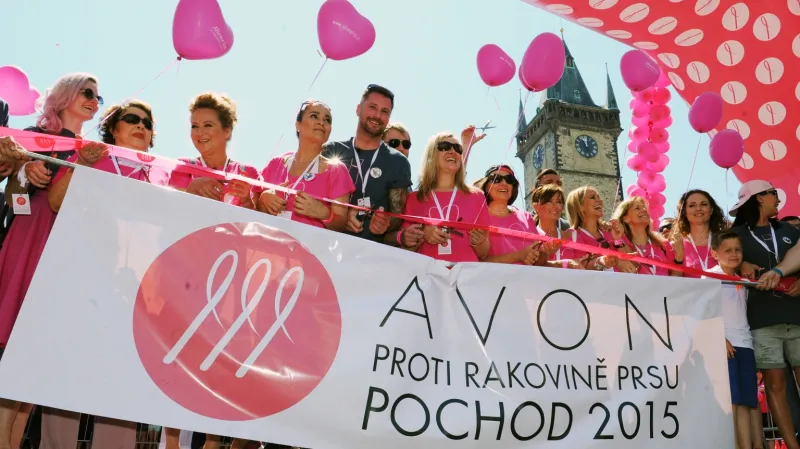 Pochod proti rakovině prsu na Staroměstském náměstí