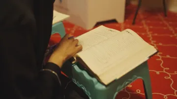 Afghánské ženy potajmu studují on-line