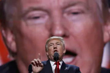 Trump pohrozil dalšími stížnostmi na průběh voleb. Tým jeho kampaně však zredukoval počet obvinění