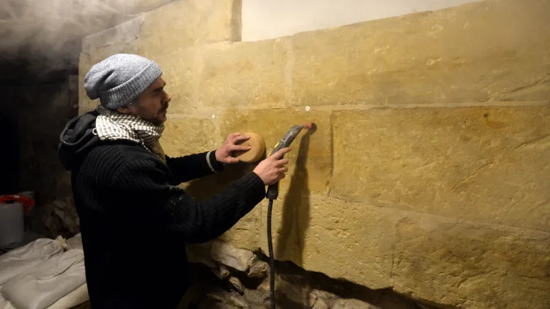 Restaurátoři opravují královskou hrobku