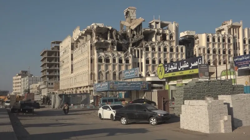 Z mnoha domů zůstaly ruiny