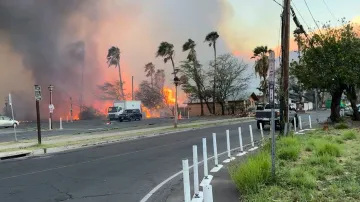 Požár ve městě Lahaina zachycen na snímku z videa na sociálních sítích