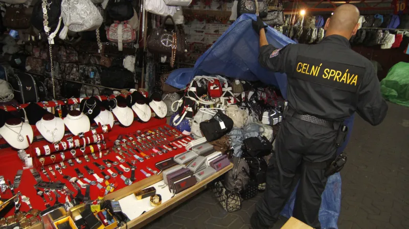 Zboží chodí prověřovat i celníci