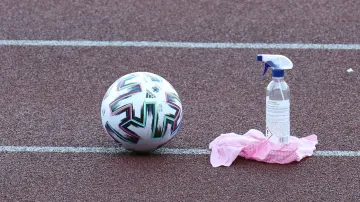 Dezinfekce na fotbalovém stadionu