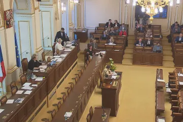 Opoziční návrh na ochranu pedagogů ve sněmovně neuspěl. Odpůrci se pokusí zarazit i manželství pro všechny