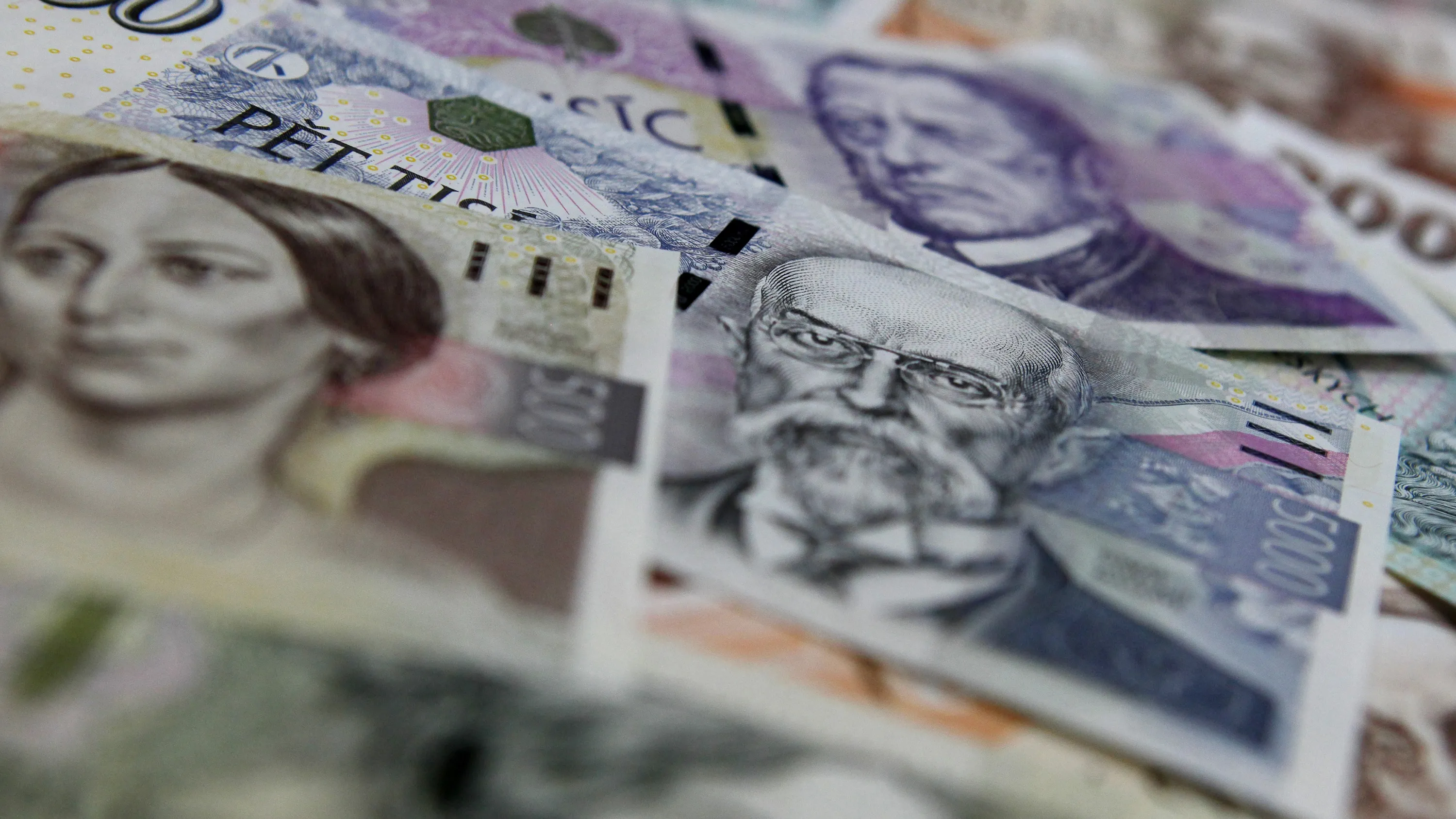 Vláda zahájila přípravu rozpočtu na příští rok, schodek může být až 251 miliard