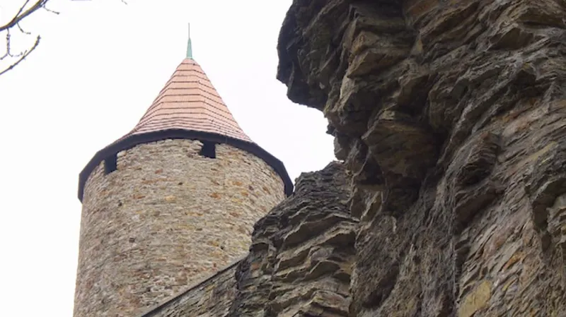 Opukový skalní masiv v Novém Městě n. Metují