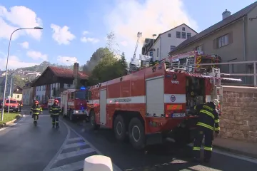 Státním zaměstnancům se zmrazí platy. Přilepšit si mají jen učitelé