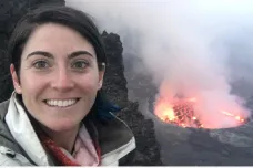 Nemám v plánu umřít na sopce, říká vulkanoložka Kayla Iacovinová