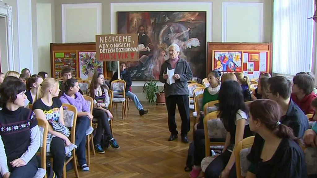 Studenti proti koalici s KSČM