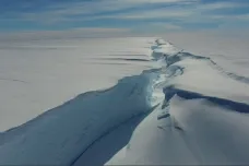 Od Antarktidy se utrhla kra třikrát větší než Praha. Změna klimatu za to nemůže
