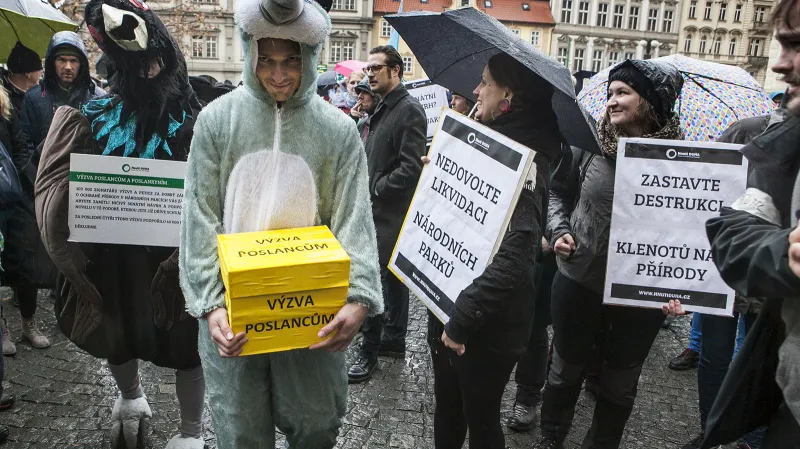 Happening a předání výzvy „Hlasujte pro divočinu v národních parcích“