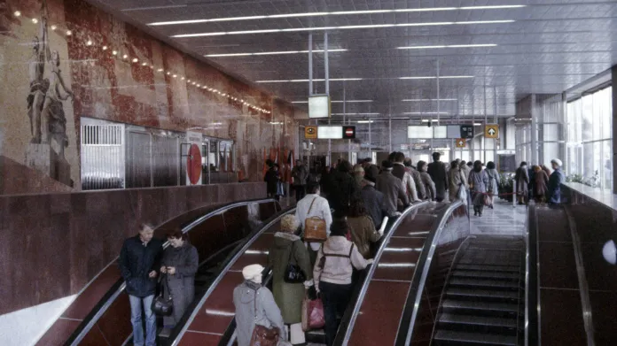 Původní severní vestibul stanice Moskevská (dnes Anděl) po otevření v roce 1985