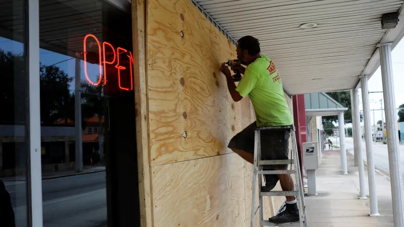 Lidé na Floridě se připravují na hurikán Dorian