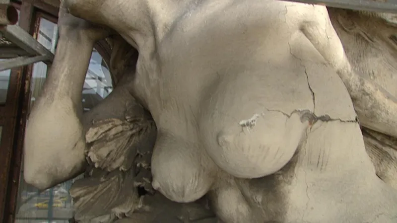 Detail sochařské výzdoby Fantovy budovy