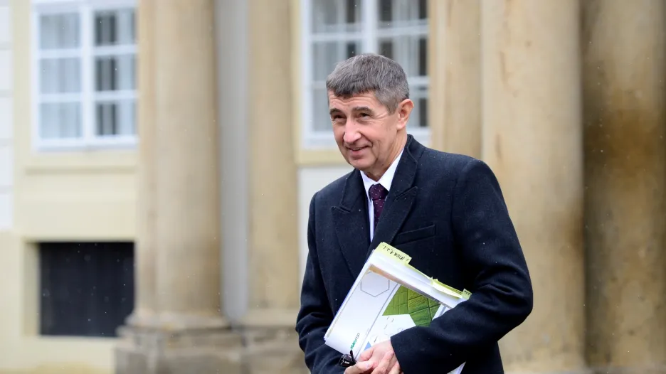 Andrej Babiš odchází ze schůzky s prezidentem