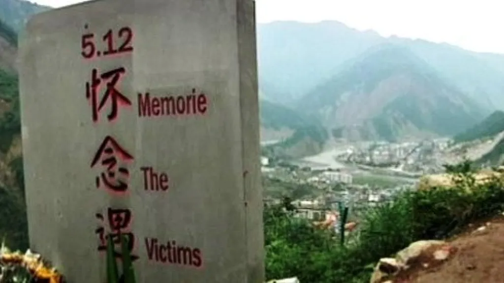 Vzpomínka na oběti zemětřesení v Číně