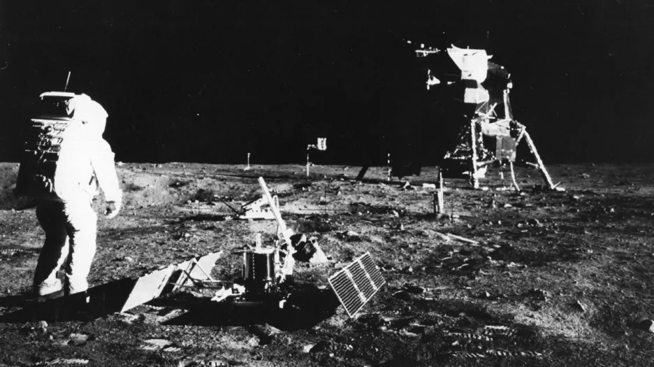 První kroky na Měsíci (1969)