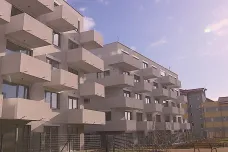 Špatná dostupnost vlastního bydlení v Česku přetrvává, i navzdory poklesu cen nemovitostí