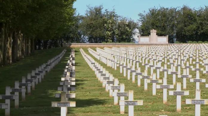 Vojenský hřbitov s padlými vojáky tehdejšího Československa