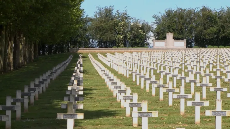 Vojenský hřbitov s padlými vojáky tehdejšího Československa