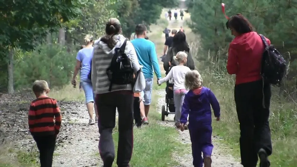 Účastníci pochodu na trati