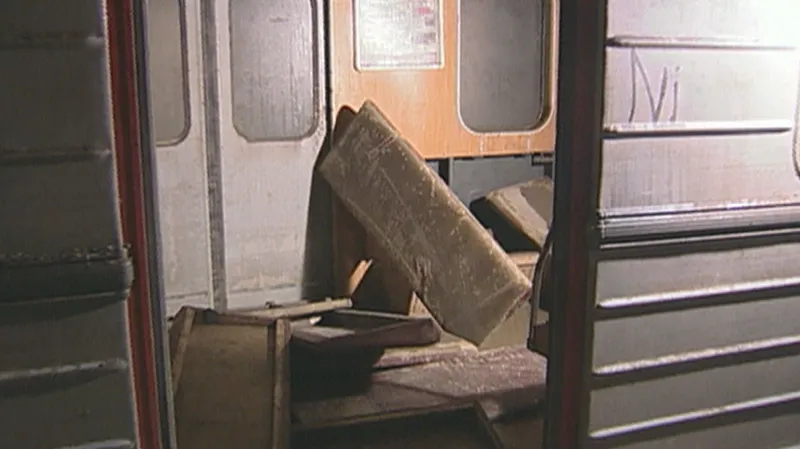 Souprava metra, která při povodni uvízla na Florenci