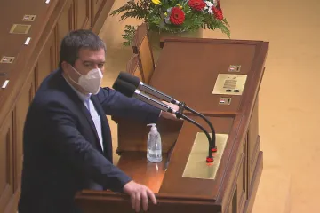 Hamáček označil daňový balíček za nezodpovědnou sekeru, Piráti za šílenost